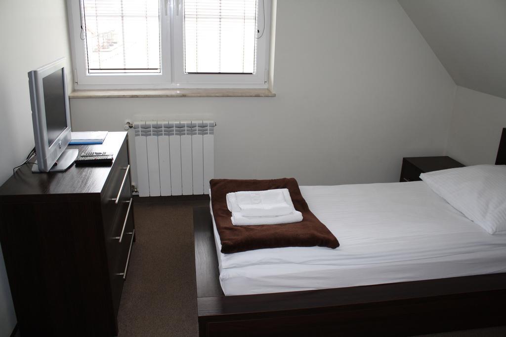 Marina Gorklo - Zurawi Kat Hotel Szoba fotó