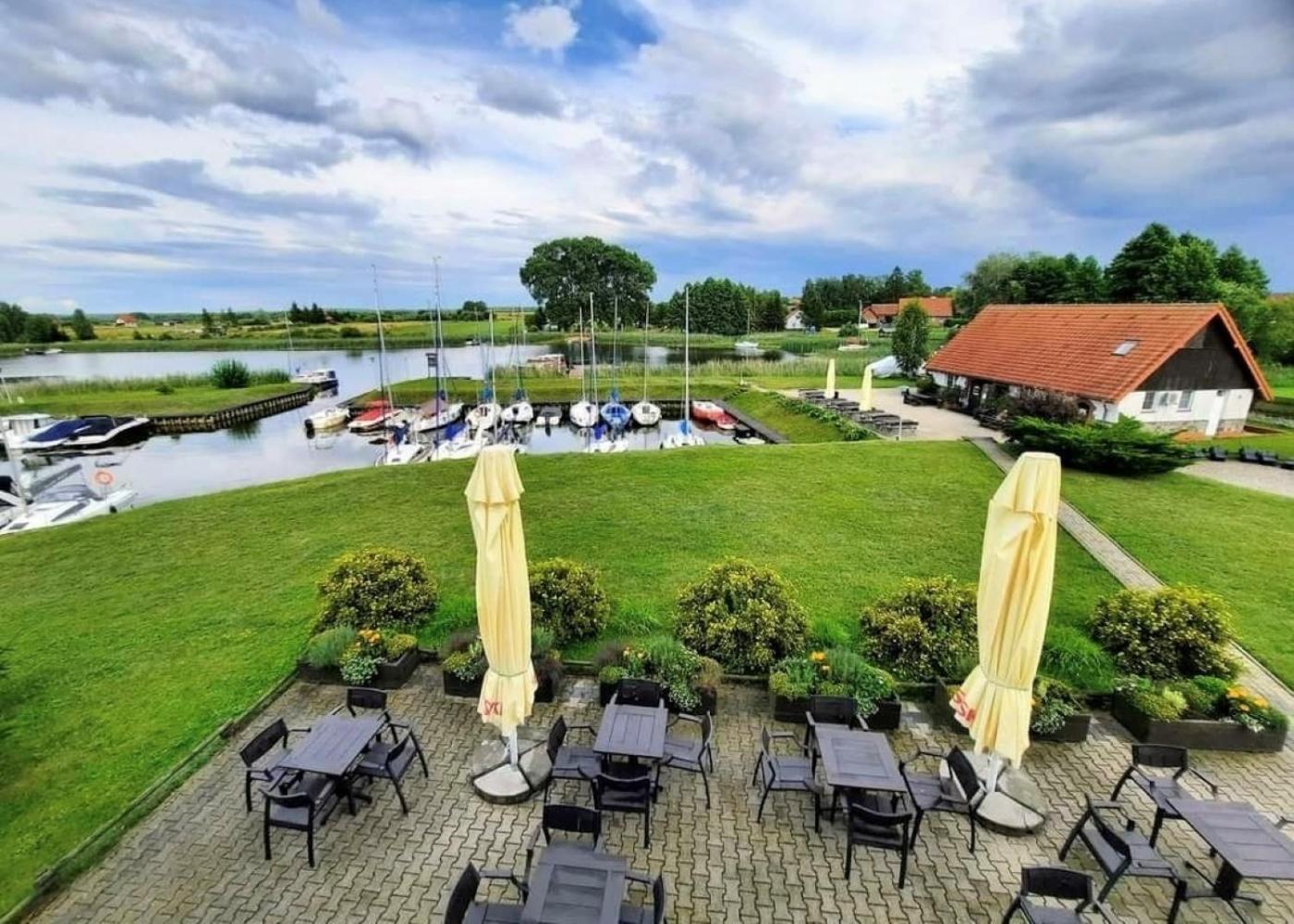 Marina Gorklo - Zurawi Kat Hotel Kültér fotó
